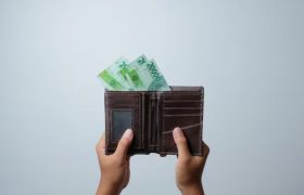 Cara Kerja Uang dan Sifat-Sifatnya untuk Menjadi Orang Sukses