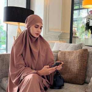Paula Verhoeven Isyaratkan Hijrah: Penampilan Baru Curi Perhatian!