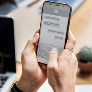 Tips Chatting Pertama Kali Kenalan, Hindari Ilfeel dengan Etika Ini!