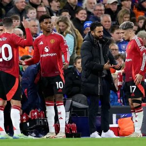 Manchester United, Musim Perubahan dan Tantangan Finansial