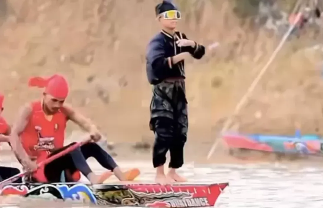 Rayyan bocah pacu jalur yang terkenal mendunia (Sumber : Instagram pacujalur.street)